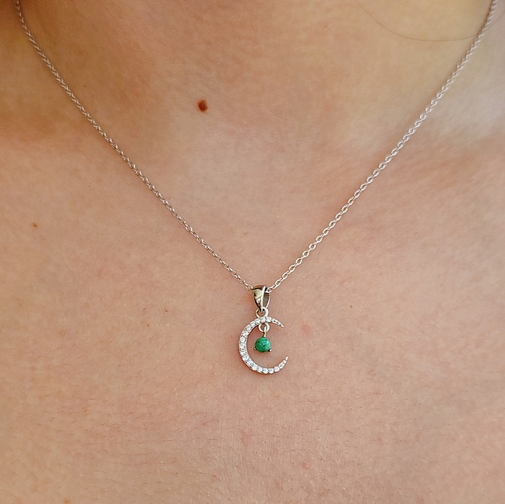New 925 Sterling Silver Crescent Moon Necklace with Dangling Turquoise Accent
